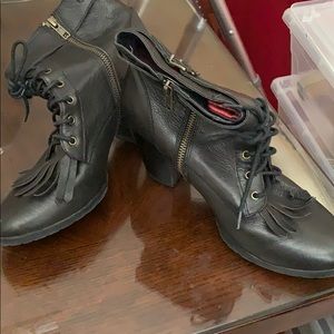 Bella Vita Black Leather Ankle Boots